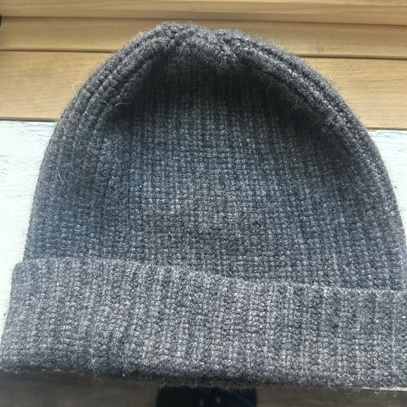Brunello Cucinelli 100% Cashmere Beanie "Love" - Picture 3 of 4